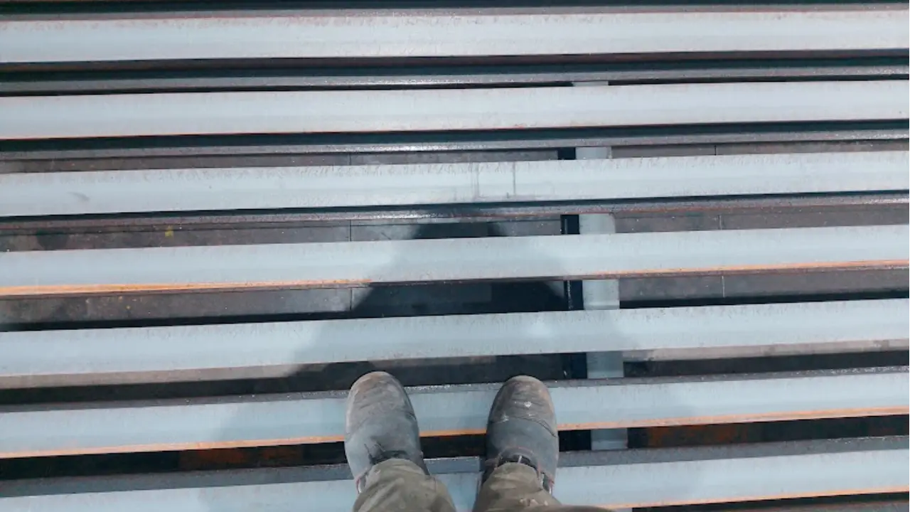 Verjas metálicas para suelos y alcantarillados